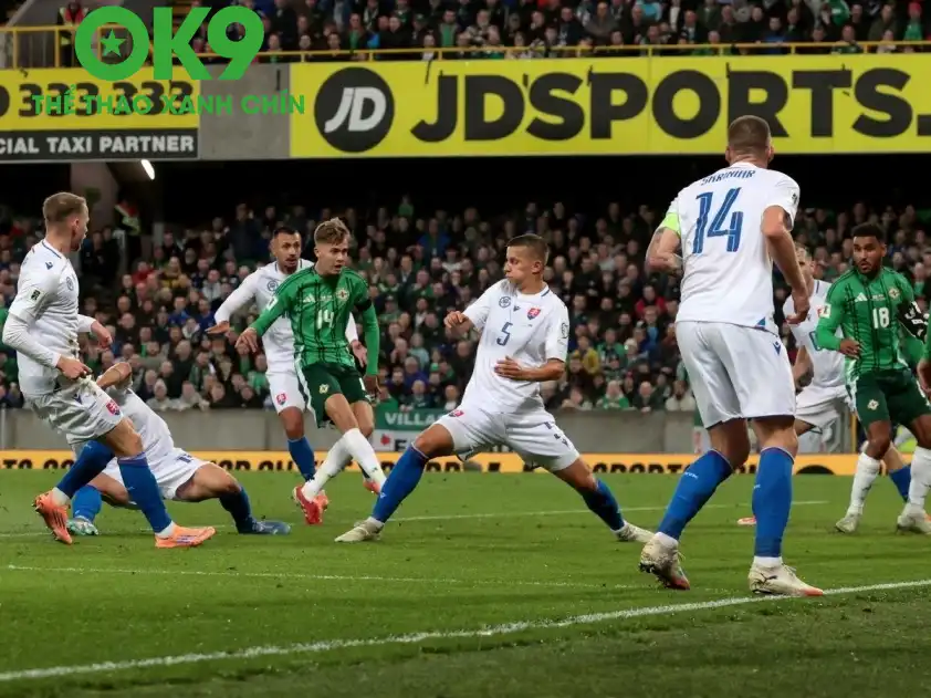 Slovakia (áo trắng) vừa nhận thất bại tâm phục khẩu phục trước Bắc Ireland ở lượt trận vừa qua (Ảnh: inkl) Slovakia (áo trắng) vừa nhận thất bại tâm phục khẩu phục trước Bắc Ireland ở lượt trận vừa qua (Ảnh: inkl)